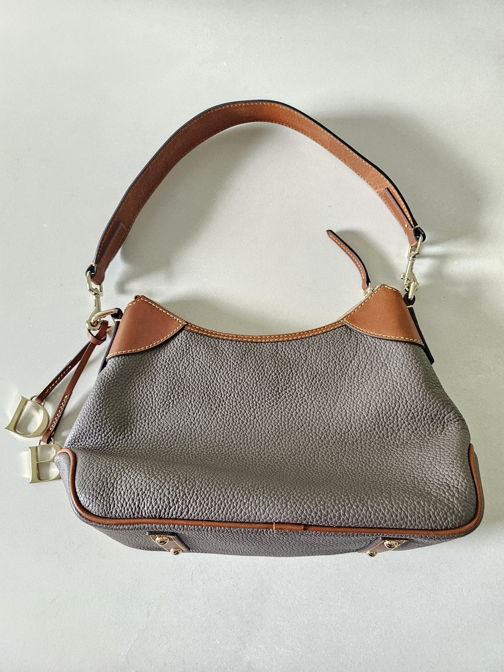 NWOT Dooney & Bourke Taupe Pebble Grain Leather Hobo Shoulder Bag - Picture 4 of 13